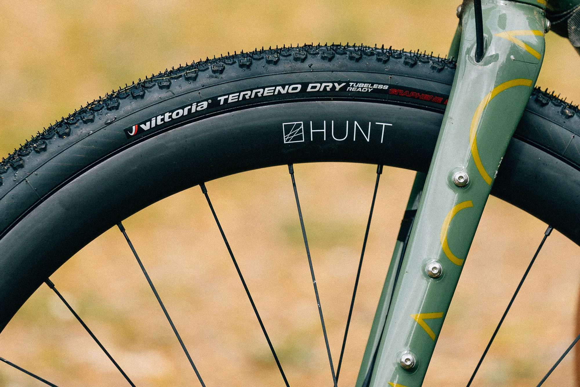 HUNT 40 Carbon Gravel Dynamo Wheelset - Image 4
