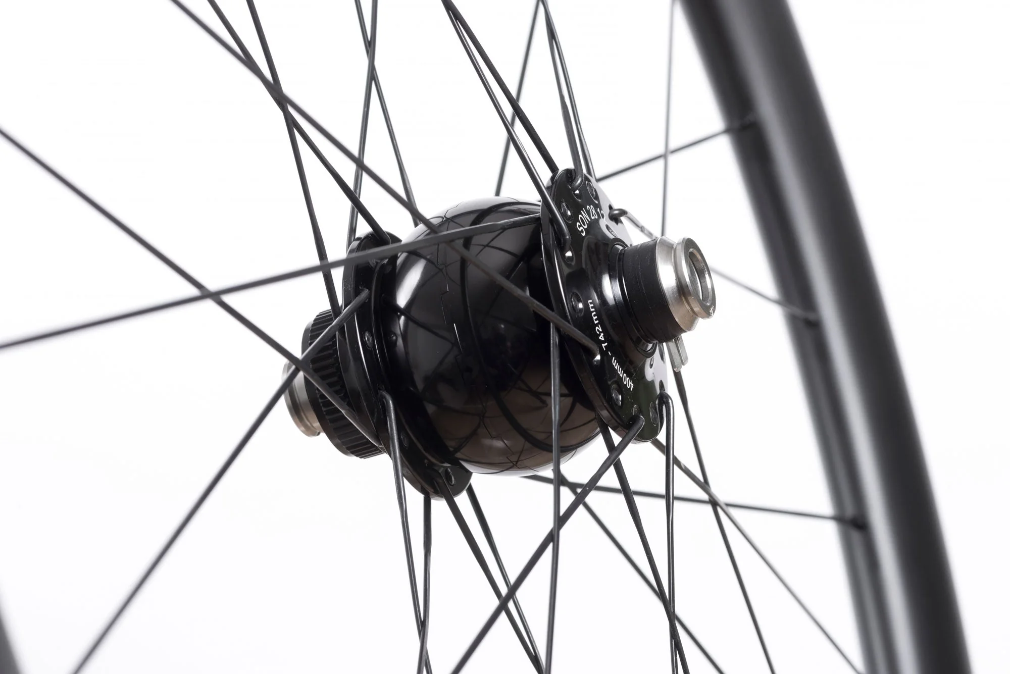 HUNT 40 Carbon Gravel Dynamo Wheelset - Image 9