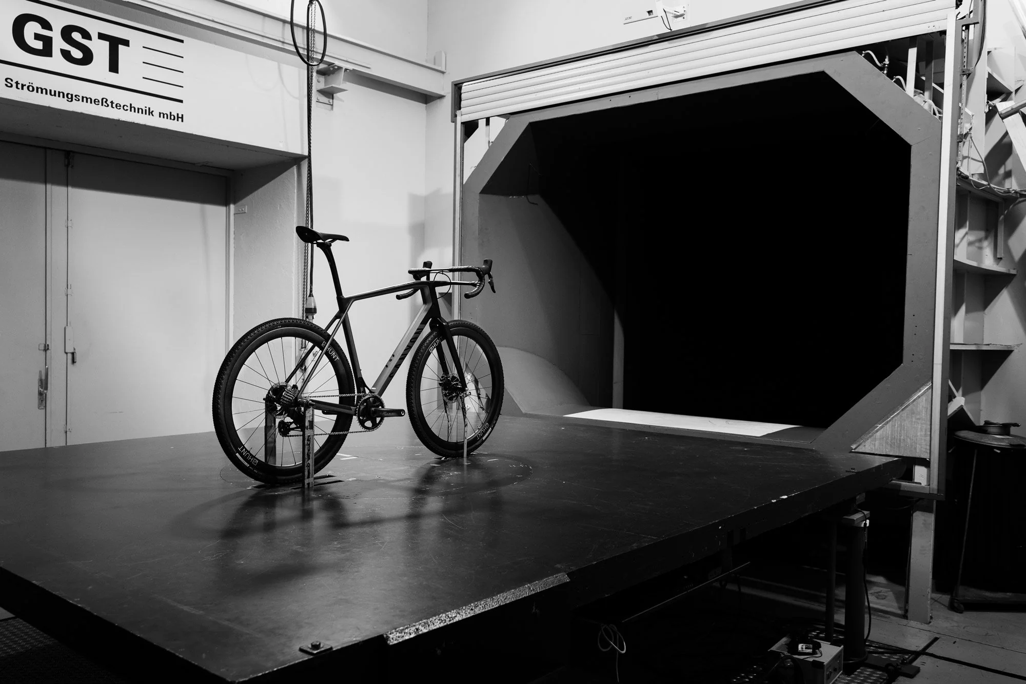 HUNT 42 Limitless Gravel Aero Wheelset - Image 2