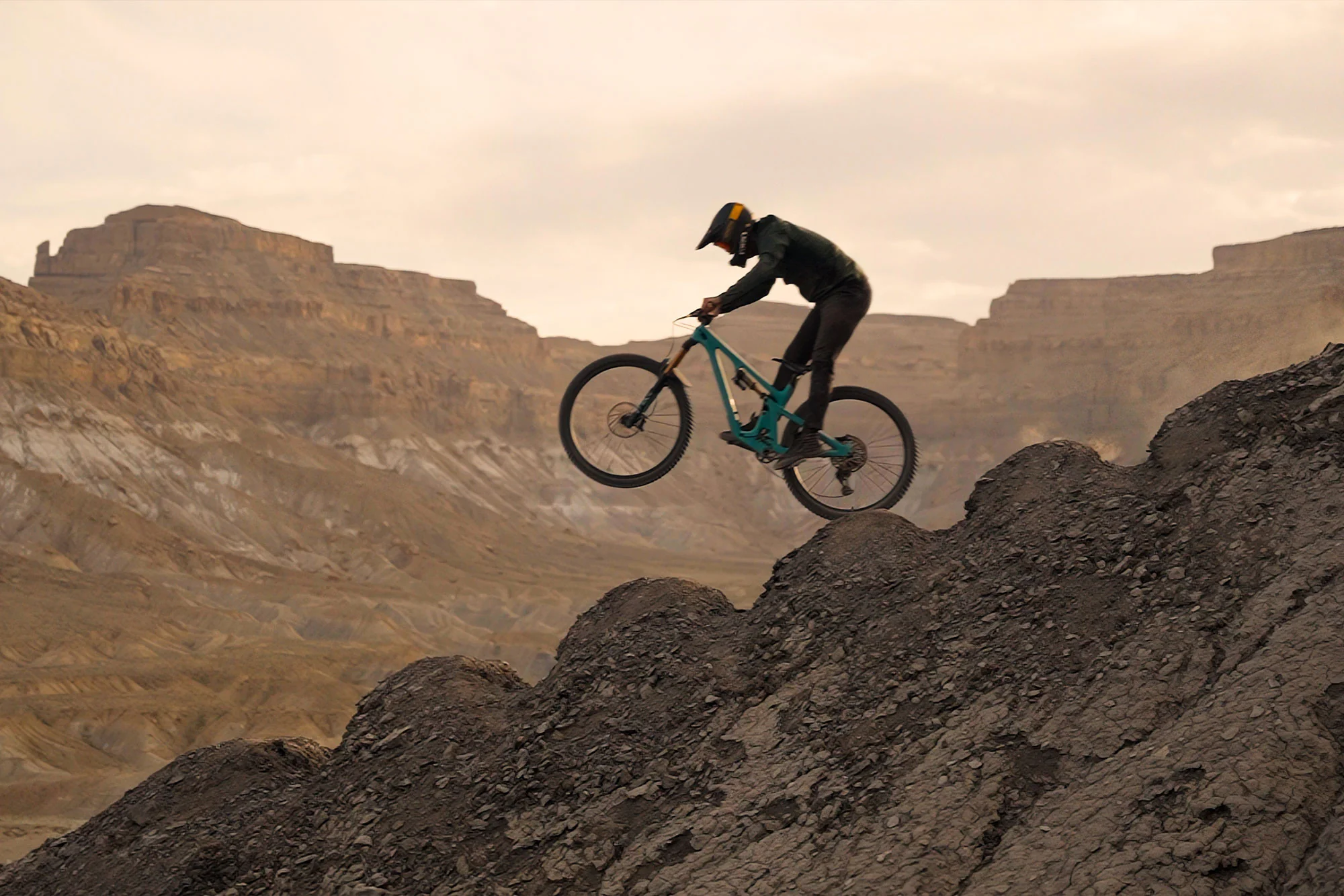 RE:NEW HUNT Enduro Wide MTB Mullet Wheelset - Image 11