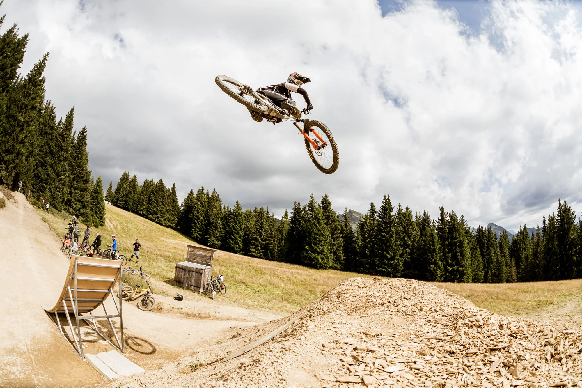 HUNT Proven Carbon Race Enduro MTB Mullet Wheelset - Image 9