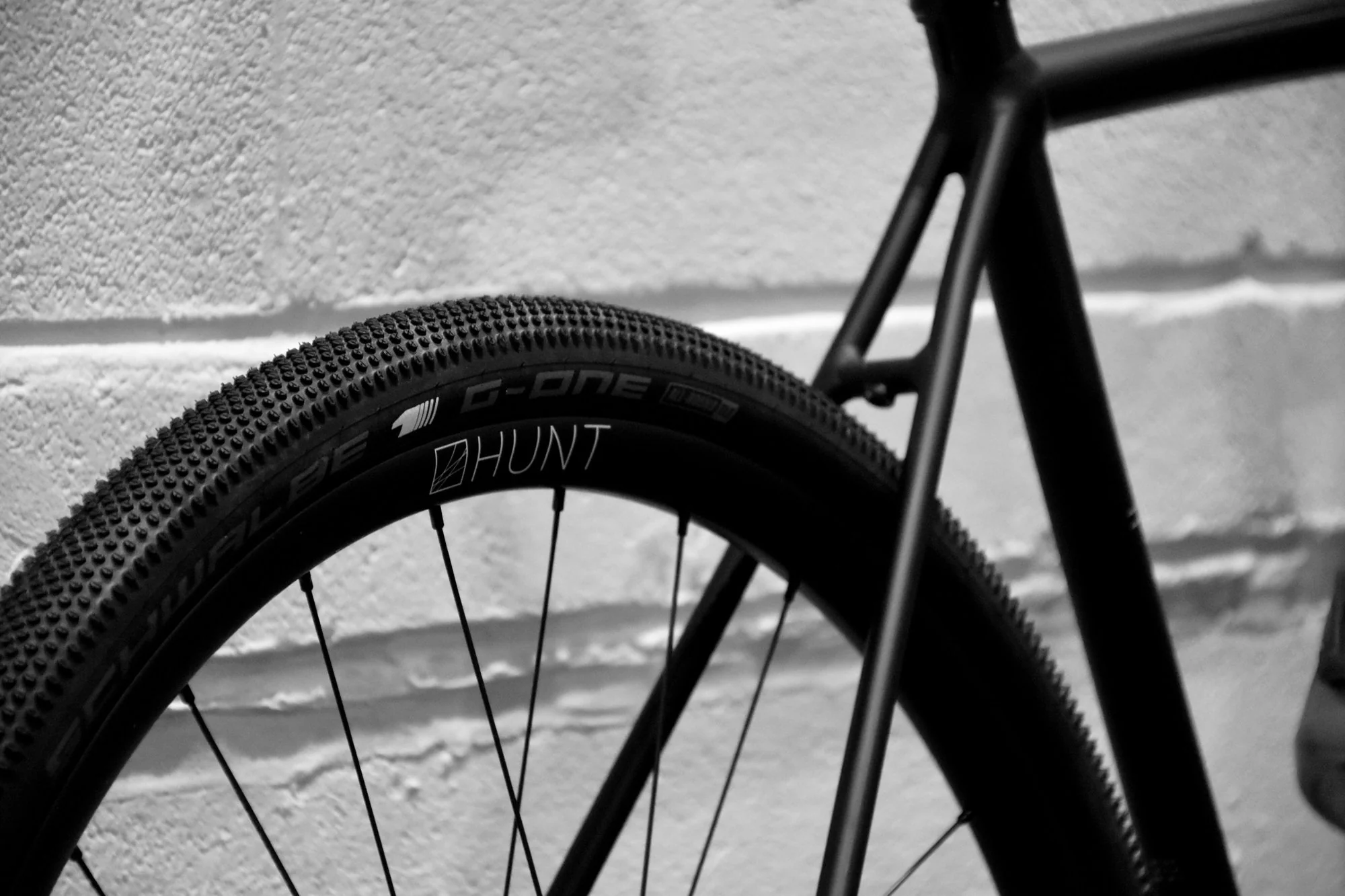 RE:NEW HUNT 650B Adventure Carbon Disc Wheelset - Image 10